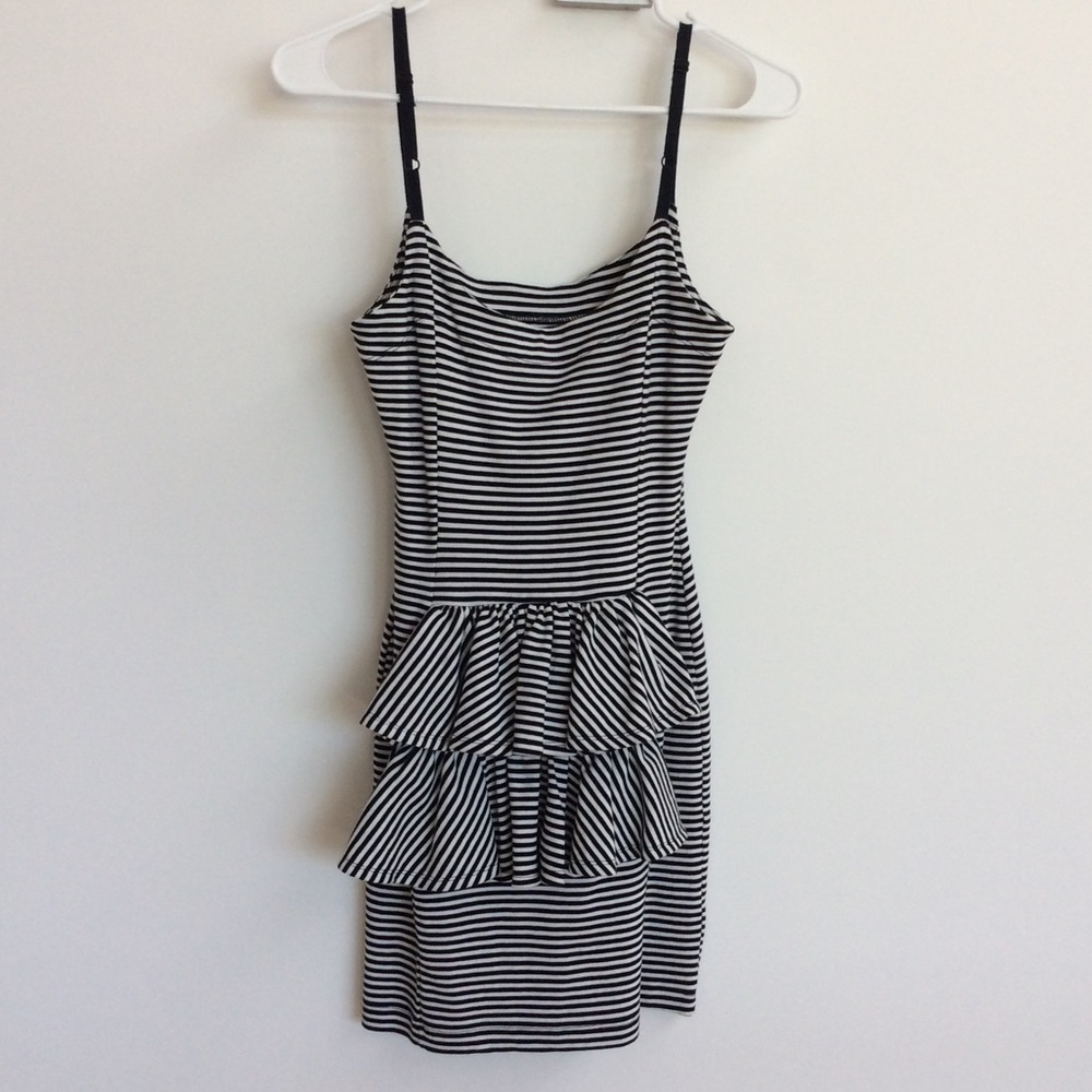 [Betsey Johnson] ruffle bustle striped mini